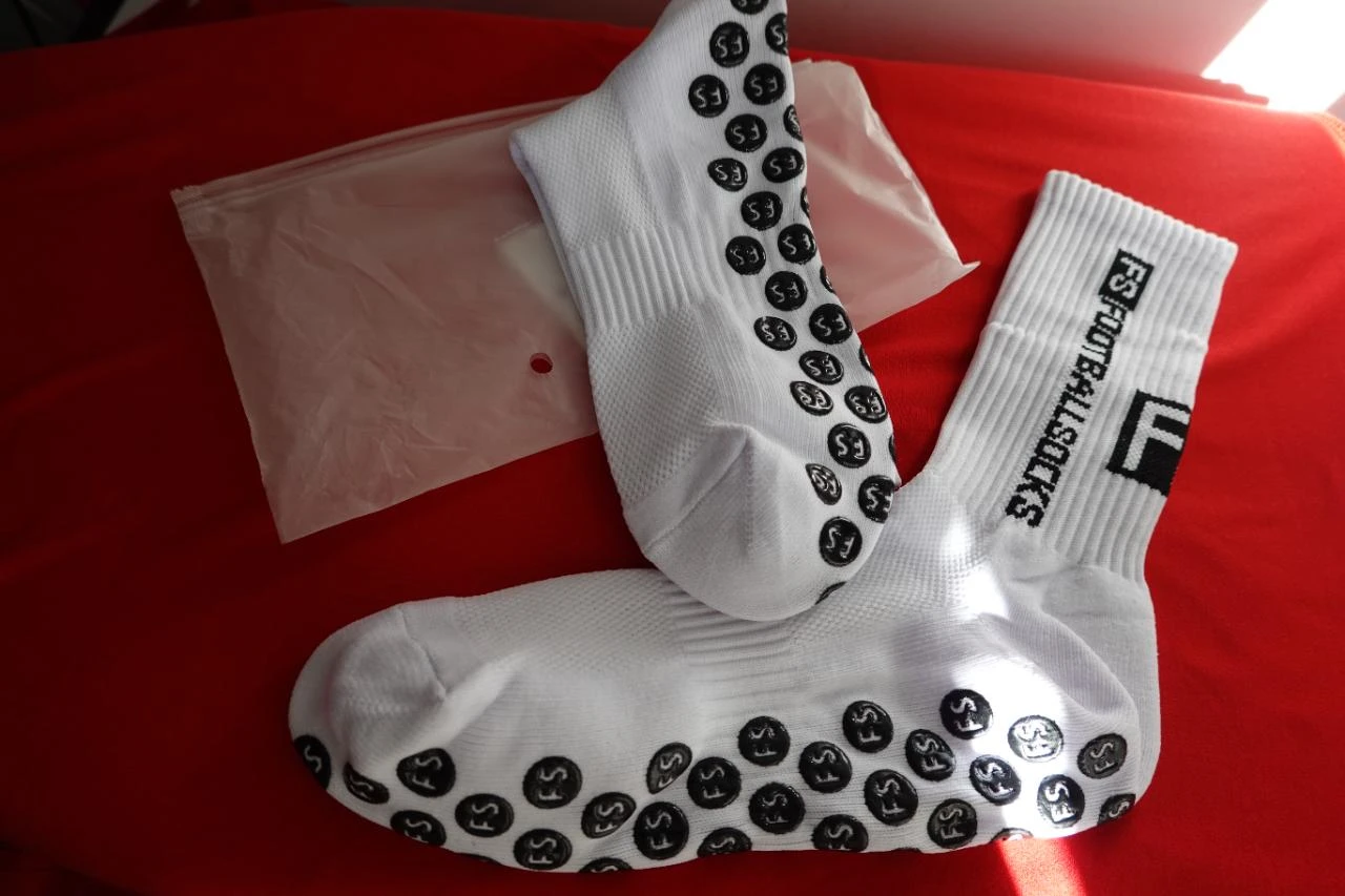 Calcetines fútbol antideslizantes FS blancos con agarre talla 40-46